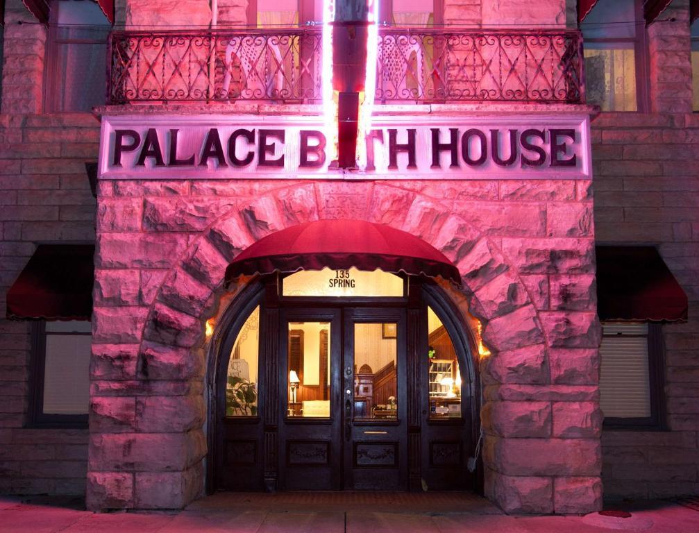 The Palace Hotel And Bath House Spa Eureka Springs Exterior photo