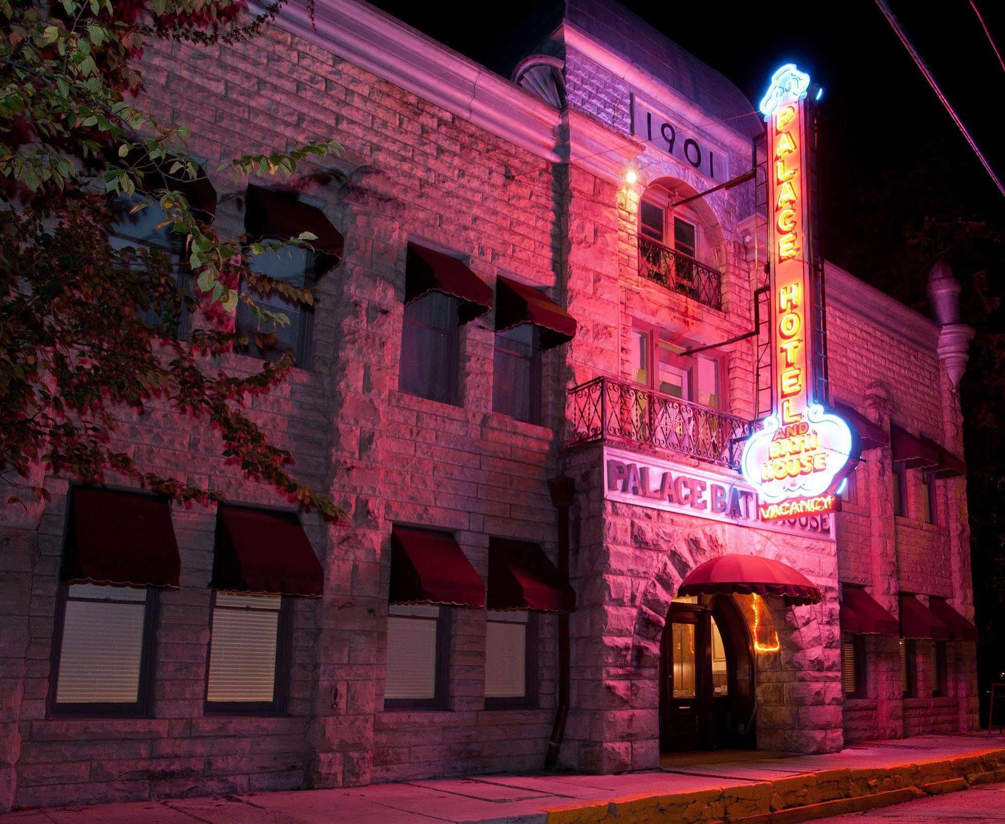 The Palace Hotel And Bath House Spa Eureka Springs Exterior photo